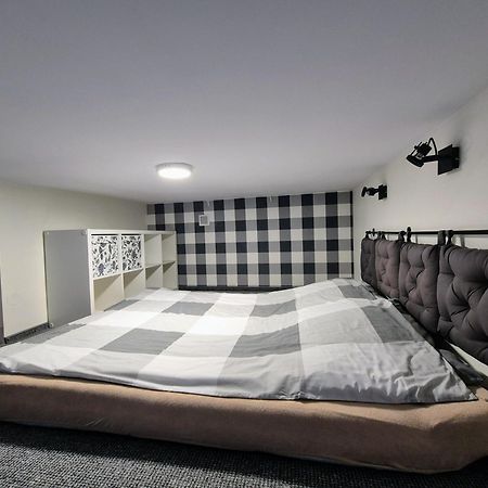 Klimatyczny Apartament W Magicznym Miejscu ウッチ エクステリア 写真